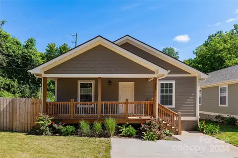 941 W Chapel Rd, Asheville, NC 28803