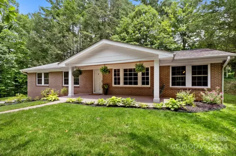 125 Woodland Hills Rd, Asheville, NC 28804