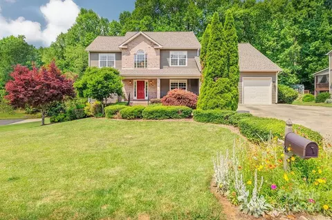 14 Huntington Chase Dr, Asheville, NC 28805