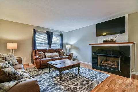 12 Auburndale Dr, Asheville, NC 28806