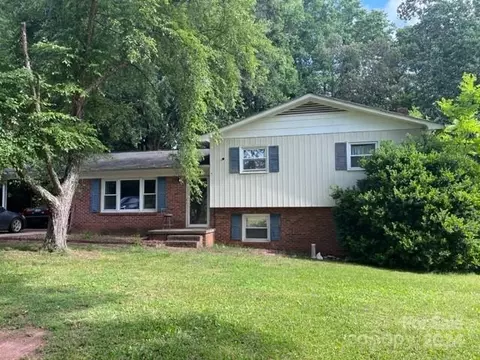 3554 Spring Valley Dr, Newton, NC 28658
