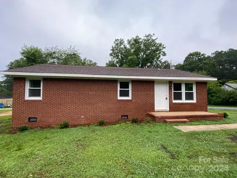 504 Whispering Pines Rd, Wadesboro, NC 28170