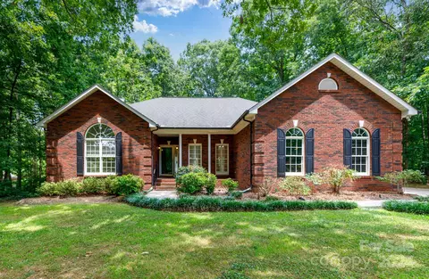 2024 Fox Hunt Dr, Monroe, NC 28110