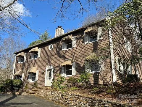 16 Cedar Dr, Mills River, NC 28759