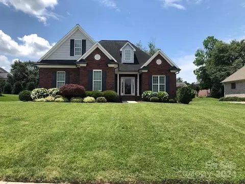 309 Wintergreen Ct, Kings Mountain, NC 28086