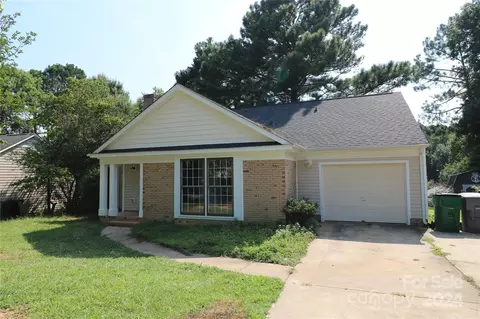 7325 Walnut Wood Dr, Charlotte, NC 28227