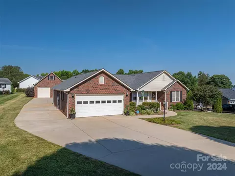 1305 Worthington Pl, Lincolnton, NC 28092