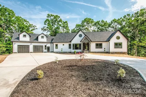 169 Broken Arrow Dr, Statesville, NC 28677