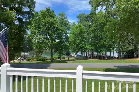 103 Ketch Ct, Mooresville, NC 28117