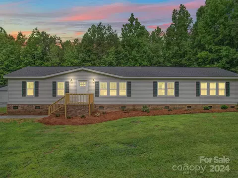 8795 Swift Rd, Oakboro, NC 28129
