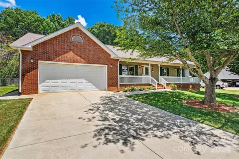 119 Stonefield Dr, Statesville, NC 28677