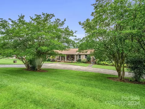 1140 Ratchford Dr, Dallas, NC 28034