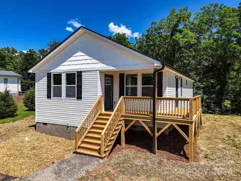 130 Craven Rd, Waynesville, NC 28786