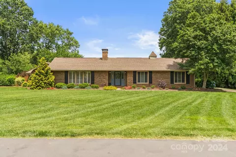 133 Raintree Rd, Advance, NC 27006