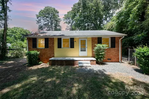 5152 Grapevine Dr, Charlotte, NC 28217