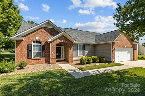 2045 Bluebonnet Ln, Matthews, NC 28104