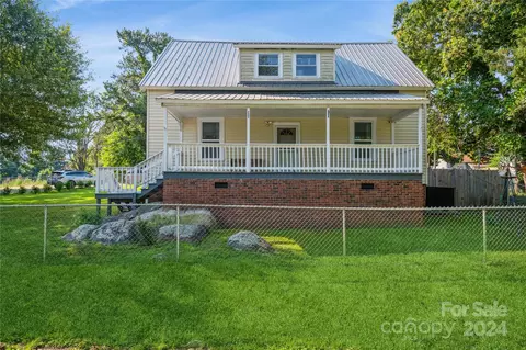 52 Circle St, Great Falls, SC 29055