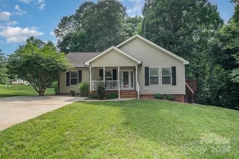 148 Crystal Bay Dr, Mooresville, NC 28115