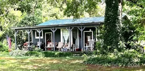 720 Emmanuel Dr, Charlotte, NC 28216