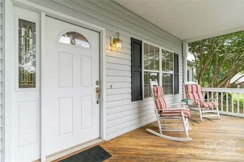 8253 Pine Lake Rd, Denver, NC 28037 photo 4