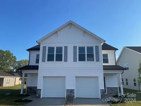 604 Smith B St #B, Mooresville, NC 28115