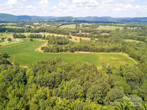 176 Martin Farm Ln, Hiddenite, NC 28636