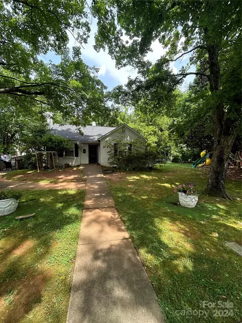 546 Cama St, Charlotte, NC 28217