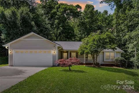 12 Southchase Dr, Fletcher, NC 28732