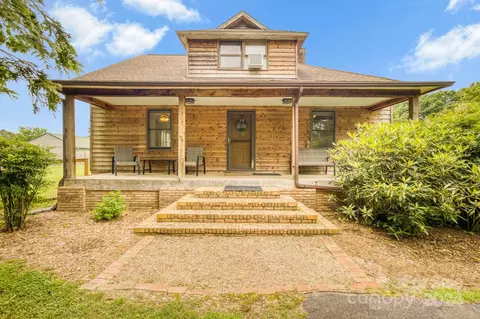 469 Ballenger Rd, Flat Rock, NC 28731