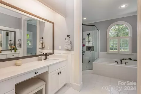 Bath - 1900 Windmere Dr, Monroe, NC 28110 photo 2 of 5
