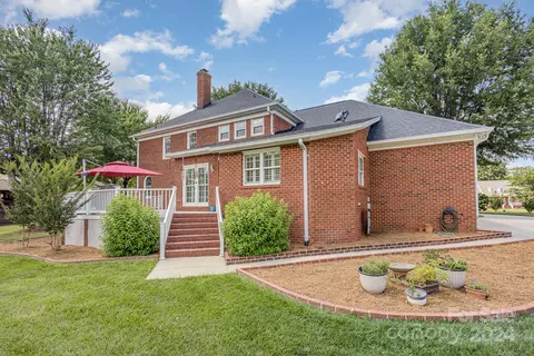 Exterior - 1900 Windmere Dr, Monroe, NC 28110 photo 2 of 3