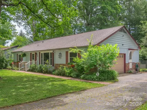521 Pineland Rd, Hendersonville, NC 28792
