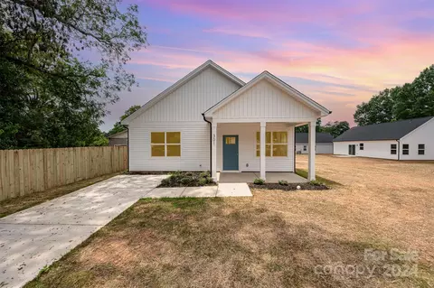 405 W 1st St, Cherryville, NC 28021