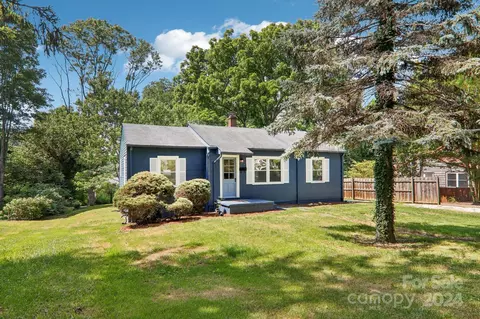 160 Sulphur Springs Rd, Asheville, NC 28806