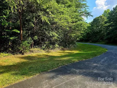 170 Bayview Ct, Badin Lake, NC 28127