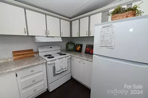 Kitchen - 1690 Amy Dr, Conover, NC 28613 photo 5 of 8