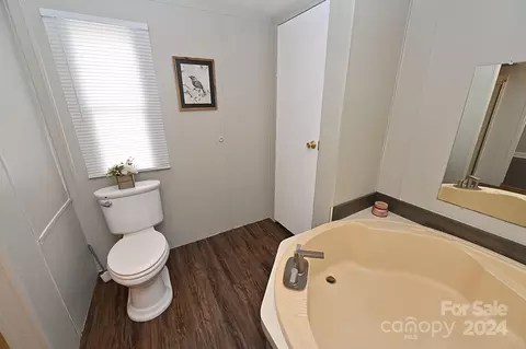 Bath - 1690 Amy Dr, Conover, NC 28613 photo 4 of 6