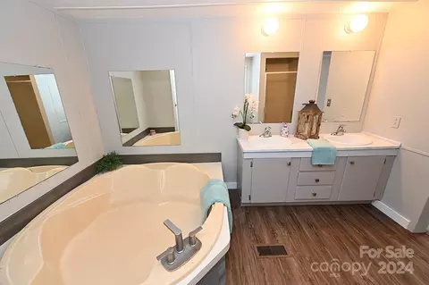Bath - 1690 Amy Dr, Conover, NC 28613 photo 6 of 6