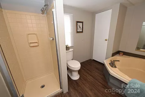 Bath - 1690 Amy Dr, Conover, NC 28613 photo 3 of 6