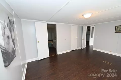 Bedroom - 1690 Amy Dr, Conover, NC 28613 photo 5 of 9