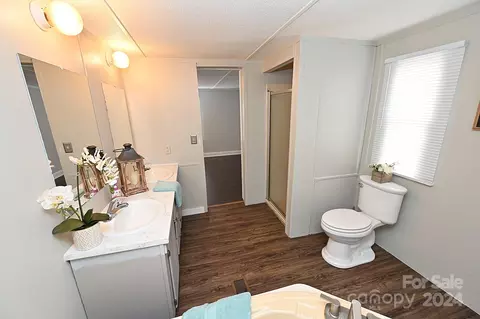 Bath - 1690 Amy Dr, Conover, NC 28613 photo 5 of 6