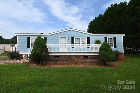 Exterior - 1690 Amy Dr, Conover, NC 28613 photo 1 of 11