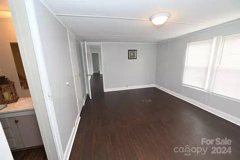 Bedroom - 1690 Amy Dr, Conover, NC 28613 photo 7 of 9