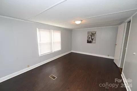 Bedroom - 1690 Amy Dr, Conover, NC 28613 photo 6 of 9