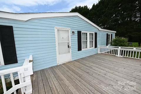 Exterior - 1690 Amy Dr, Conover, NC 28613 photo 4 of 11