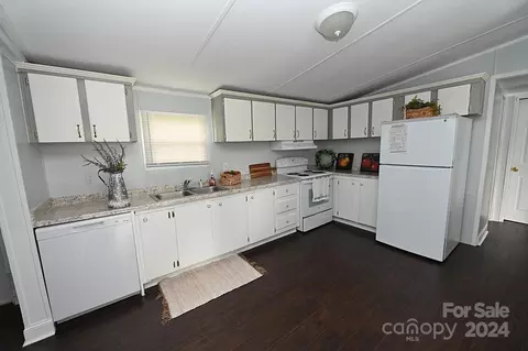 Kitchen - 1690 Amy Dr, Conover, NC 28613 photo 3 of 8