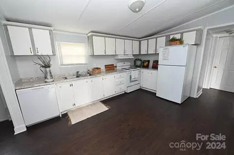 Kitchen - 1690 Amy Dr, Conover, NC 28613 photo 4 of 8