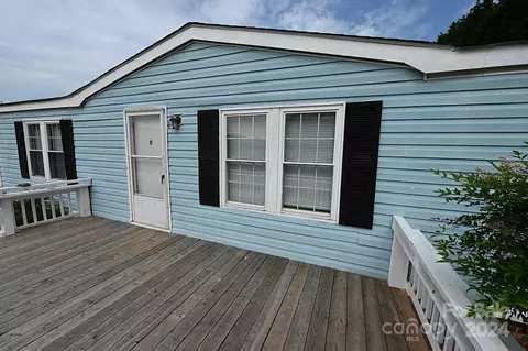 Exterior - 1690 Amy Dr, Conover, NC 28613 photo 5 of 11