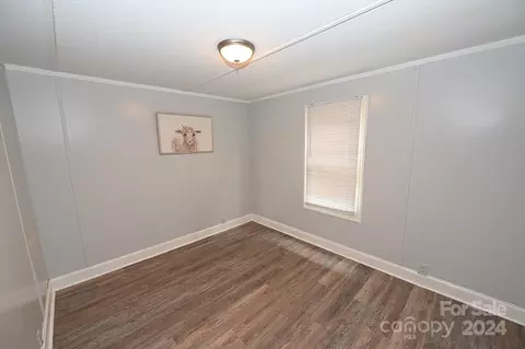 Bedroom - 1690 Amy Dr, Conover, NC 28613 photo 3 of 9