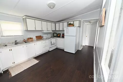 Kitchen - 1690 Amy Dr, Conover, NC 28613 photo 1 of 8